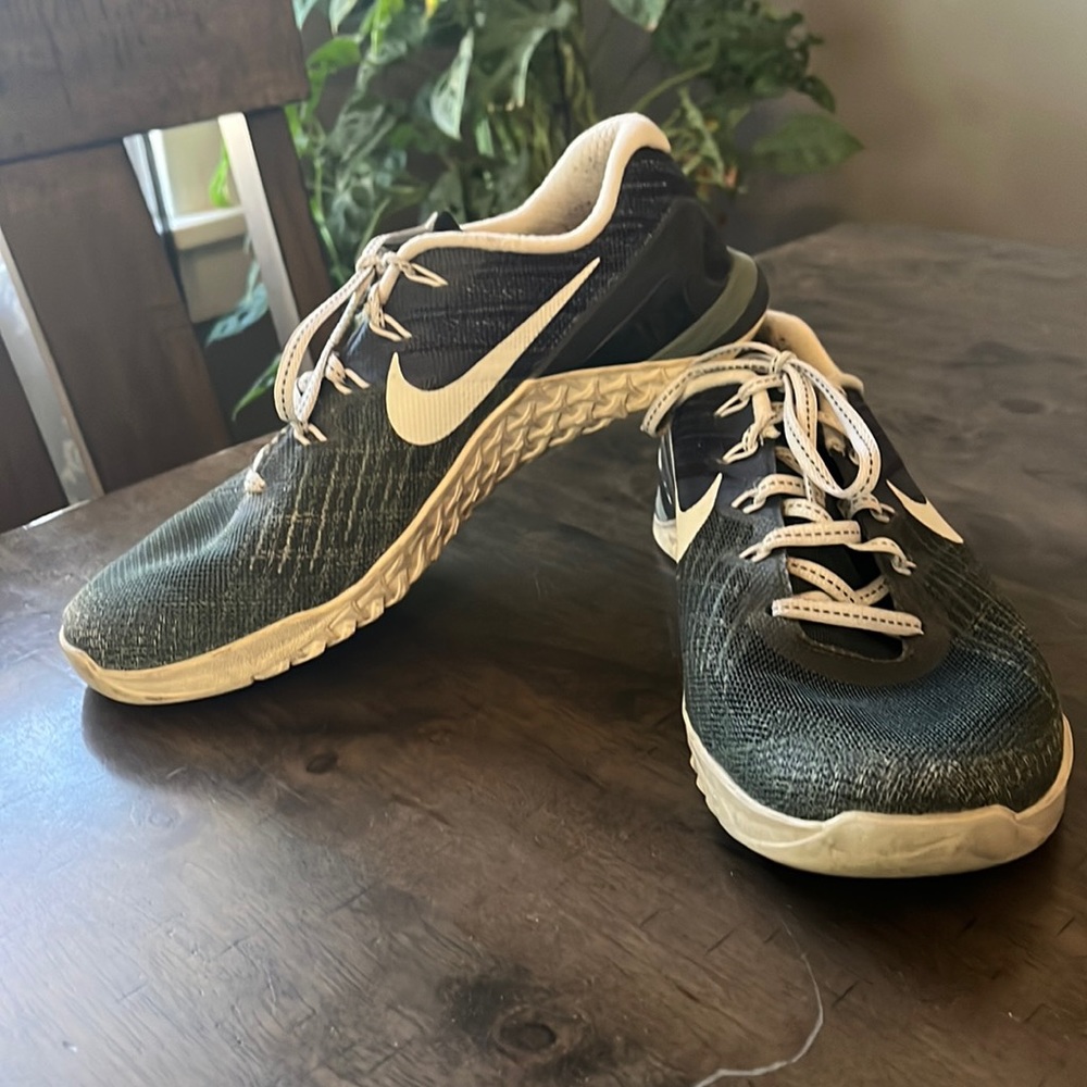 🚨SOLD🚨Nike Metcons sz:8.5